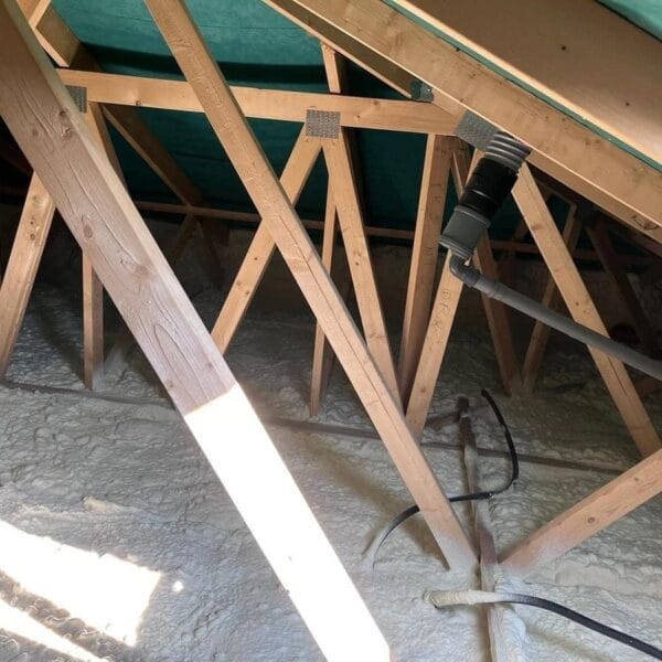 Strop ocieplony pianką PUR otwartokomórkową