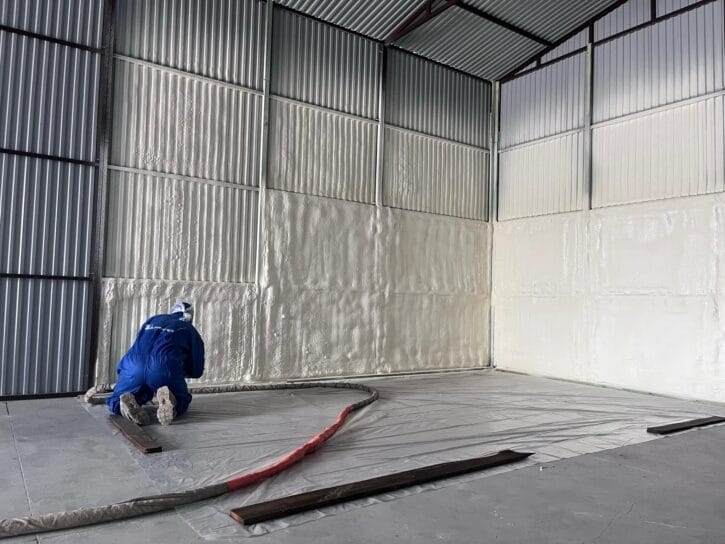 Magazyn ocieplony zamkniętokomórkową pianą pur