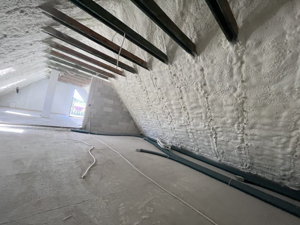 Poddasze zaizolowane wykorzystując piankę PUR