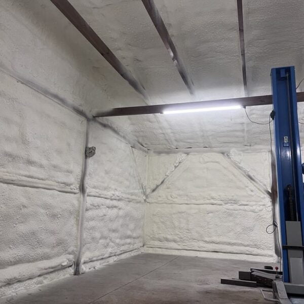 Hala magazynowa ocieplona przy wykorzystaniu piany poliuretanowej