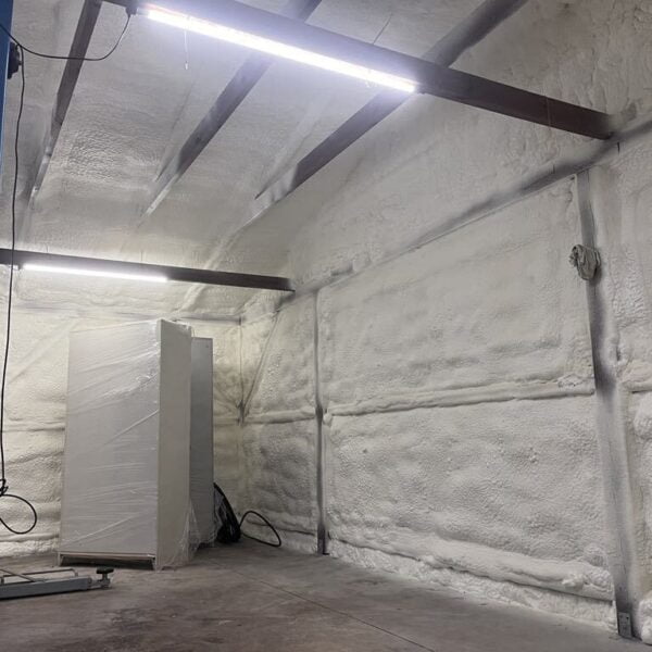 Magazyn ocieplony przy wykorzystaniu piany poliuretanowej